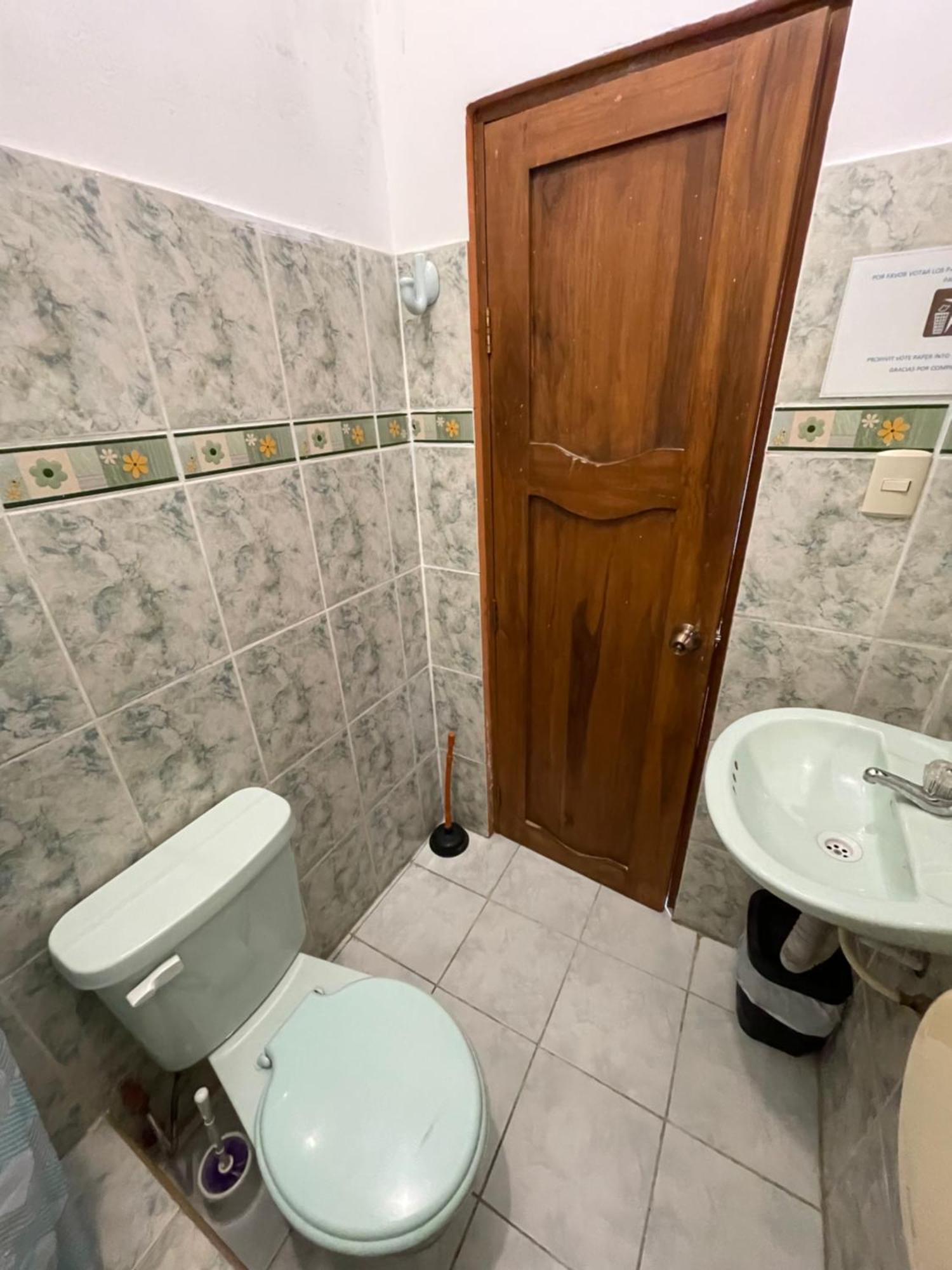 Hotel Casa De Huespedes "Darling" Puerto Baquerizo Moreno Zewnętrze zdjęcie
