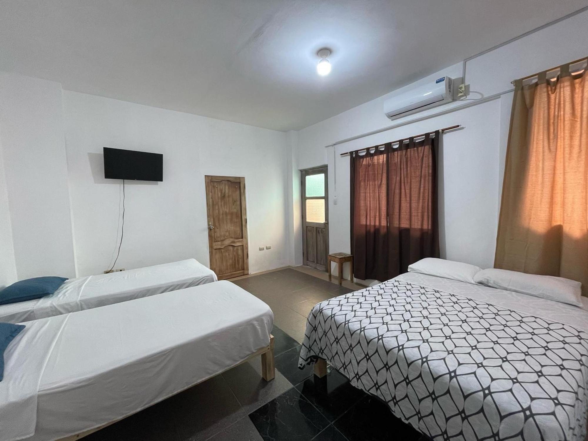 Hotel Casa De Huespedes "Darling" Puerto Baquerizo Moreno Zewnętrze zdjęcie